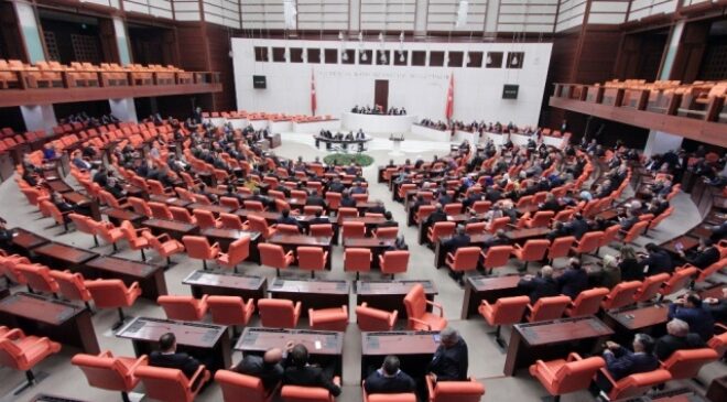 MEMUR VE EMEKLİYE EK ZAMMI DA İÇEREN KANUN TEKLİFİ KABUL EDİLDİ