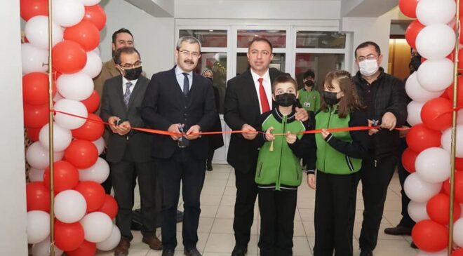 KURDELESİNİ ÖĞRENCİLERİN KESTİĞİ KÜTÜPHANE AÇILDI