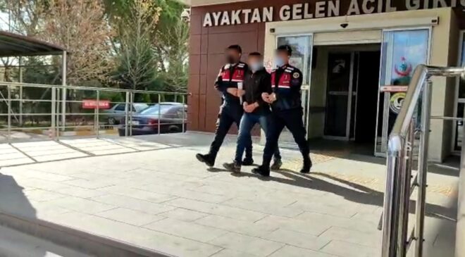 KIZ ARKADAŞININ BABASINA AİT SAMANLIĞI ATEŞE VERDİ