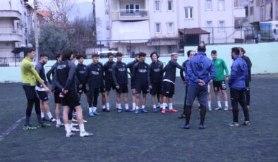 GENÇ HOROZLAR BANDIRMA’YA 3 PUAN İÇİN GİDİYOR