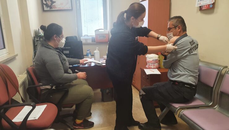 PAÜ’DE MOBİL AŞI UYGULAMASI İLE 3 BİN KİŞİ AŞILANDI