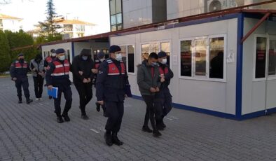 BÖYLE KOMŞU DÜŞMAN BAŞINA