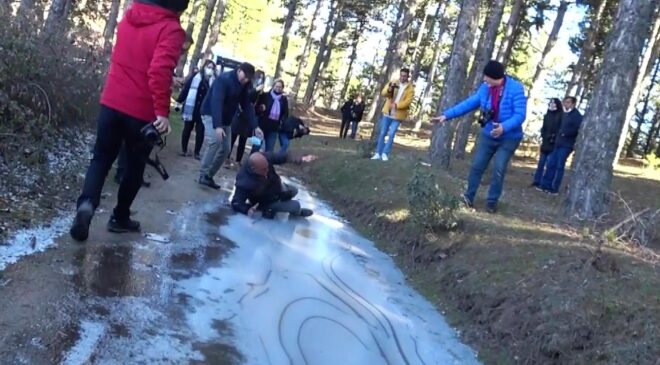 GAZETECİNİN BUZLA İMTİHANI