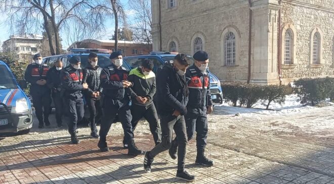 EV VE İŞYERLERİNİ SOYAN HIRSIZLIK ŞEBESİ ÇÖKERTİLDİ