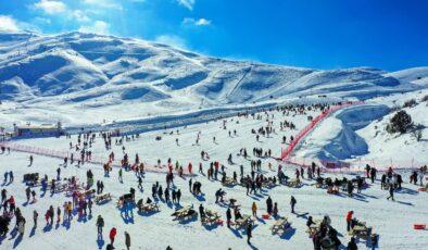 DENİZLİ KAYAK MERKEZİ’NDE KAR KALINLIĞI 160 SANTİMETREYİ BULDU