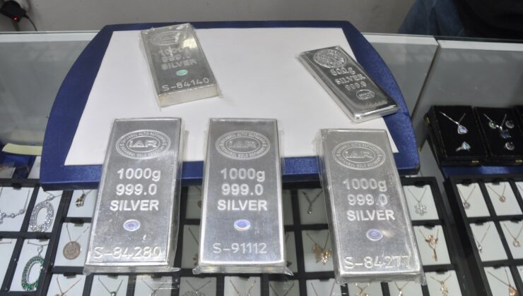 GÜMÜŞ YENİDEN 10 LİRANIN ÜZERİNE ÇIKTI