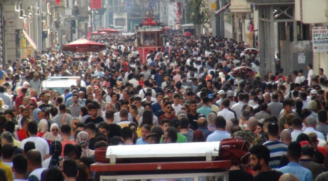 TÜRKİYE NÜFUSU 84 MİLYON 680 BİN 273 KİŞİ OLDU