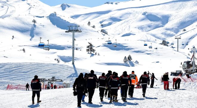 DENİZLİ KAYAK MERKEZİ’NDE KAR KALINLIĞI 180 SANTİMETREYİ BULDU