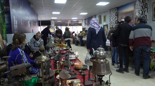MEZATIN GÖZDESİ ASIRLIK GRAMOFON 19 BİN TL’YE ALICI BULDU