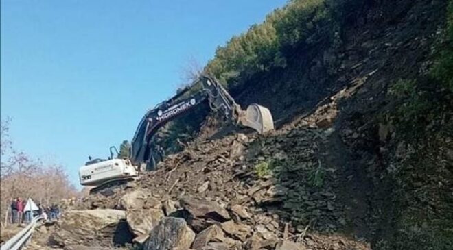 DENİZLİ-BABADAĞ YOLUNDA HEYELAN