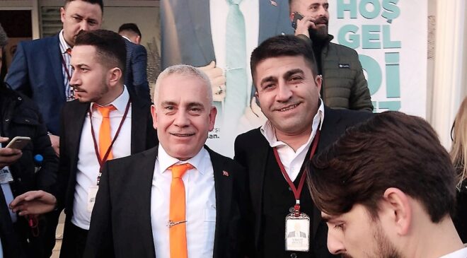 DENİZLİ BERBERLER ODASI’NDA 22 YIL SONRA BAYRAK DEĞİŞİMİ