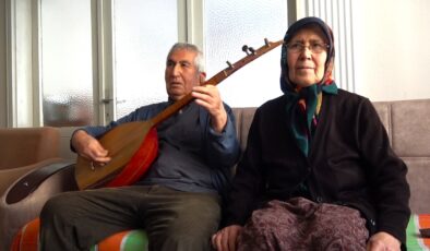 KÖYÜNÜ VE YAKINLARININ EVİNİ YARIM ASIRDIR RESMEDİYOR