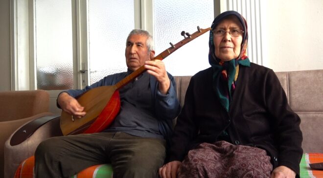 KÖYÜNÜ VE YAKINLARININ EVİNİ YARIM ASIRDIR RESMEDİYOR
