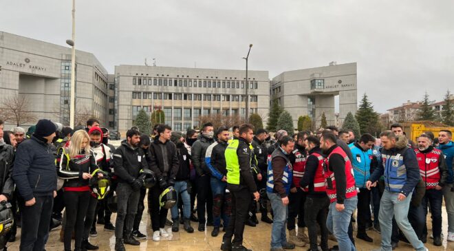 300 MOTORCU CİNAYET GİBİ KAZADA ÖLEN KURYE İÇİN BULUŞTU