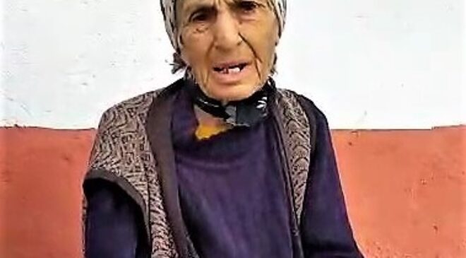 ODUNLARI GÖSTERİP 2 YAŞLI KADININ KEFEN PARASINI ÇALDILAR