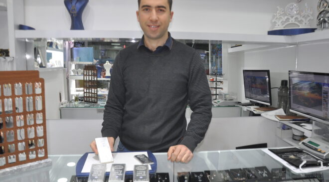 GÜMÜŞ YATIRIMCISININ YÜZÜNÜ GÜLDÜRÜYOR