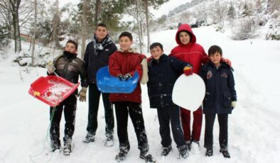 DENİZLİ’DE OKULLAR KAR YAĞIŞI NEDENİYLE BİR GÜN TATİL EDİLDİ