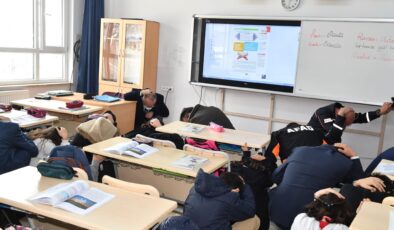 793 OKULDA EŞ ZAMANLI DEPREM TATBİKATI