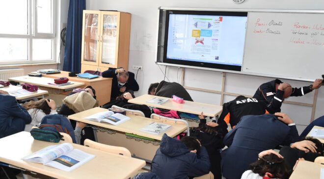 793 OKULDA EŞ ZAMANLI DEPREM TATBİKATI