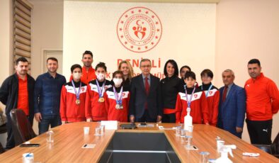 DENİZLİLİ ŞAMPİYONLAR İBANOĞLU’NU ZİYARET ETTİ