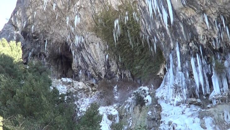 MART SOĞUĞU ŞELALEYİ DONDURDU