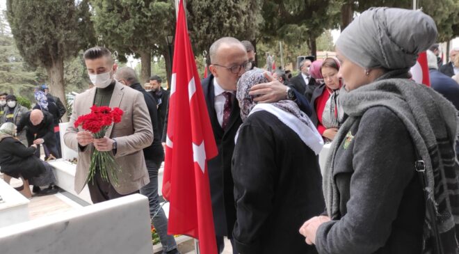 ŞEHİTLİKTE DUYGUSAL TÖREN