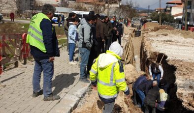 GÖÇÜĞÜN ALTINDA KALAN İŞÇİ HAYATINI KAYBETTİ