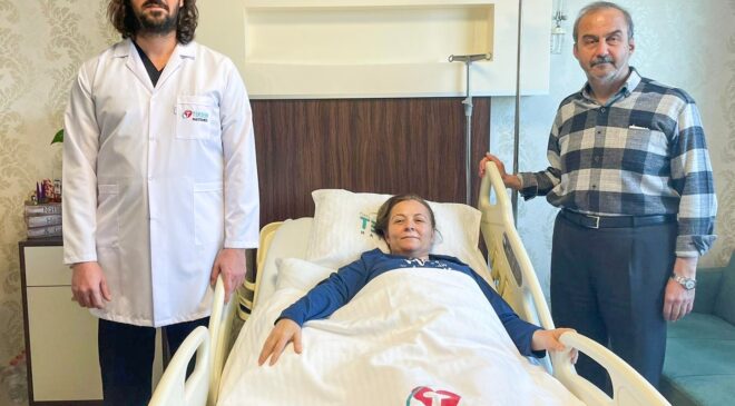 DOKTORLARIN DİKKATİ BÖBREĞİNDEKİ KİTLEYİ ORTAYA ÇIKARDI