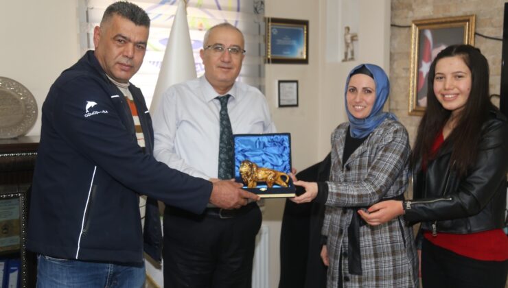 BAŞKAN CENGİZ ARSLAN’A SOYADI GİBİ HEDİYE