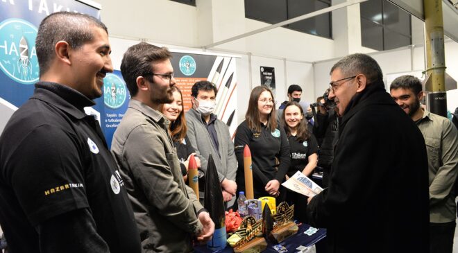 PAÜ’DEN 4 BİNE YAKIN ÖĞRENCİ 62 OTOBÜSLE KARİYER FUARINA KATILDI