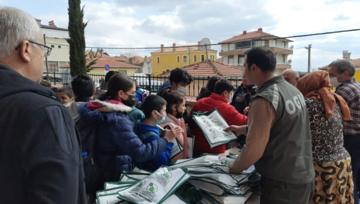 GÜNEYLİ ÖĞRENCİLERE FİDAN DAĞITIMI YAPILDI