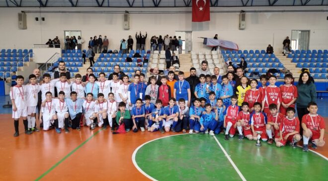 TAVAS’TA FUTSAL TURNUVASI SONA ERDİ