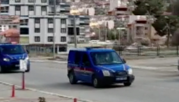 HIRSIZLIK İÇİN GİRDİKLERİ FABRİKADA SUÇÜSTÜ YAKALANDILAR