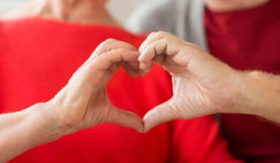 GENÇLERDE SIK TÜKETİLEN ENERJİ İÇECEĞİ KALP KRİZİ RİSKİNİ ARTIRIYOR