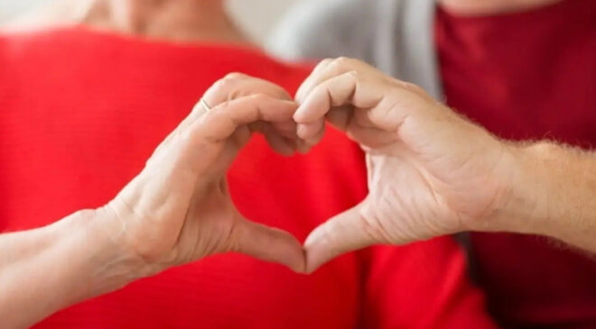 GENÇLERDE SIK TÜKETİLEN ENERJİ İÇECEĞİ KALP KRİZİ RİSKİNİ ARTIRIYOR