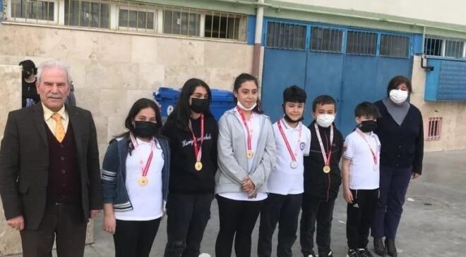 HÜRRİYET ORTAOKULU’NDA ÖĞRENCİLER ÖDÜLLENDİRİLDİ