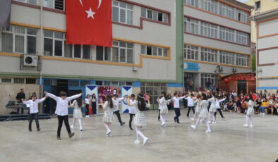 HÜRRİYET ORTAOKULU’NDA 23 NİSAN COŞKUSU