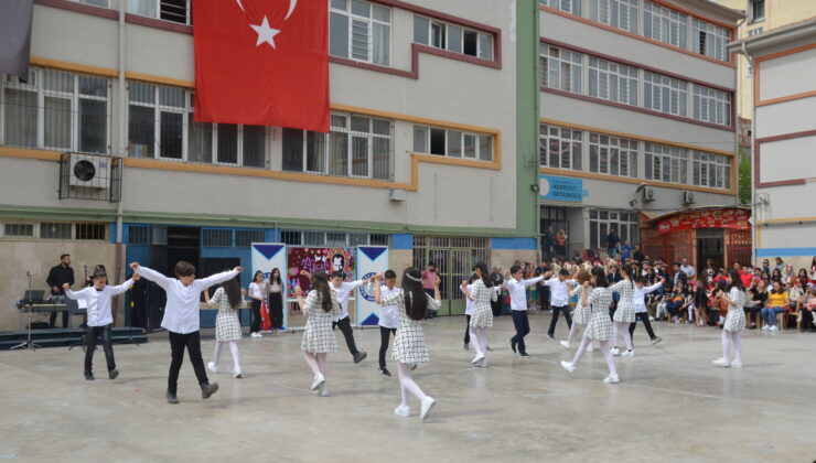 HÜRRİYET ORTAOKULU’NDA 23 NİSAN COŞKUSU