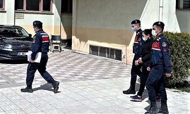 YAŞLILARI UYKU İLACIYLA SOYDU
