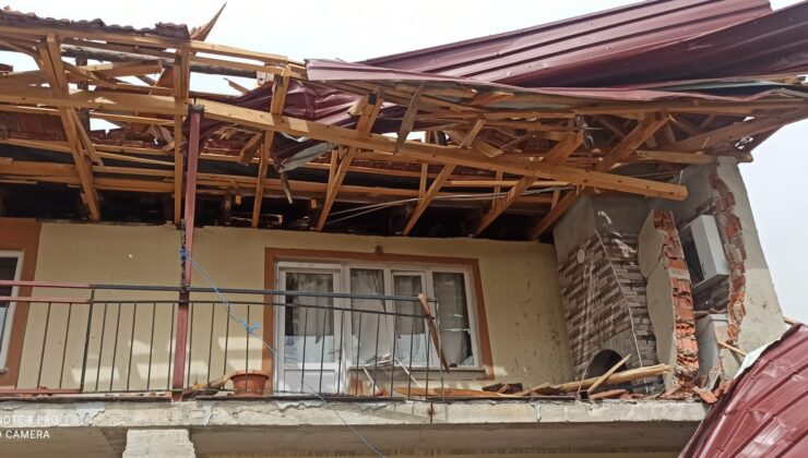 FIRTINANIN UÇURDUĞU ÇATI ORTALIĞI SAVAŞ ALANINA ÇEVİRDİ