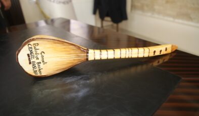 ÇİNİDEN 3 TELLİ CURA YAPTILAR