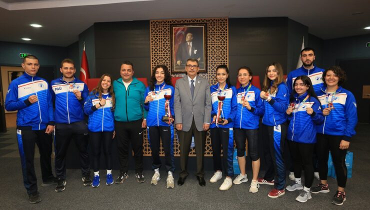 REKTÖR KUTLUHAN MADALYALI SPORCULARI TEBRİK ETTİ