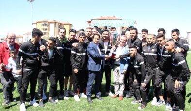 ŞAMPİYON KALE BELEDİYESPOR KUPASINI KALDIRDI