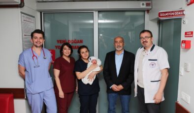 DOĞUMU RİSKLİ GÖRÜLEN MİNİK BAYRAM, CERRAHİ’DE HAYATA TUTUNDU