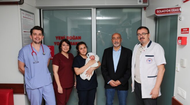 DOĞUMU RİSKLİ GÖRÜLEN MİNİK BAYRAM, CERRAHİ’DE HAYATA TUTUNDU