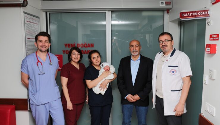 DOĞUMU RİSKLİ GÖRÜLEN MİNİK BAYRAM, CERRAHİ’DE HAYATA TUTUNDU