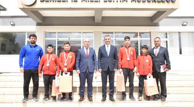 GENÇ GÜREŞÇİLERDEN MİNDERDE 4 MADALYA