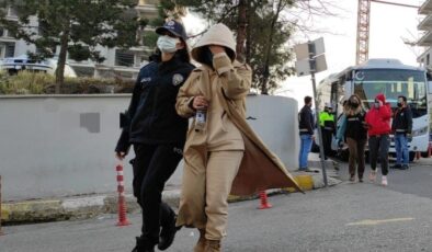 YABANCI UYRUKLU KADINLARLA FUHUŞ YAPARKEN YAKALANDILAR