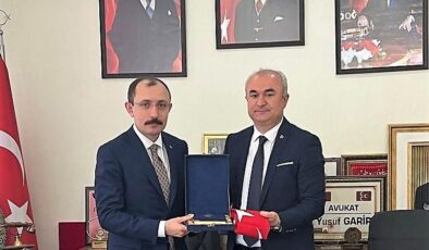 BAKAN MUŞ’TAN ÜNİVERSİTE ARKADAŞI MHP İL BAŞKANI GARİP’E ZİYARET