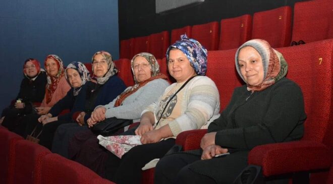 BABADAĞLI KADINLAR SİNEMA ETKİNLİĞİNDE BULUŞTU
